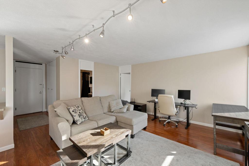 19 S 1st Street Unit: B1503