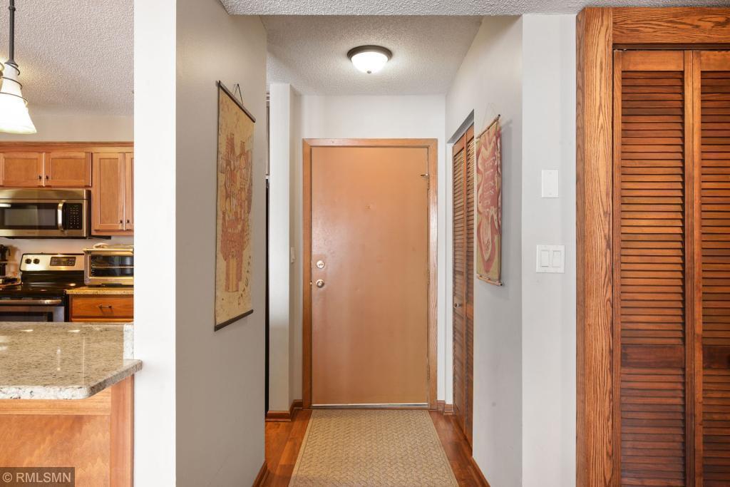 121 Washington Avenue S Unit: 915