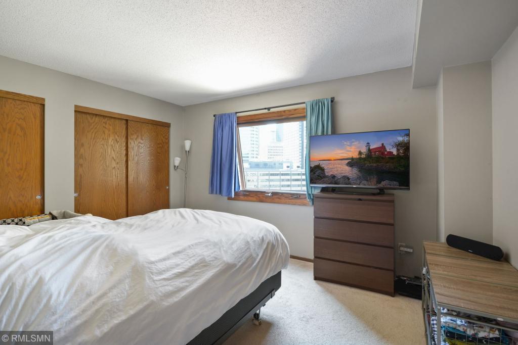 121 Washington Avenue S Unit: 915