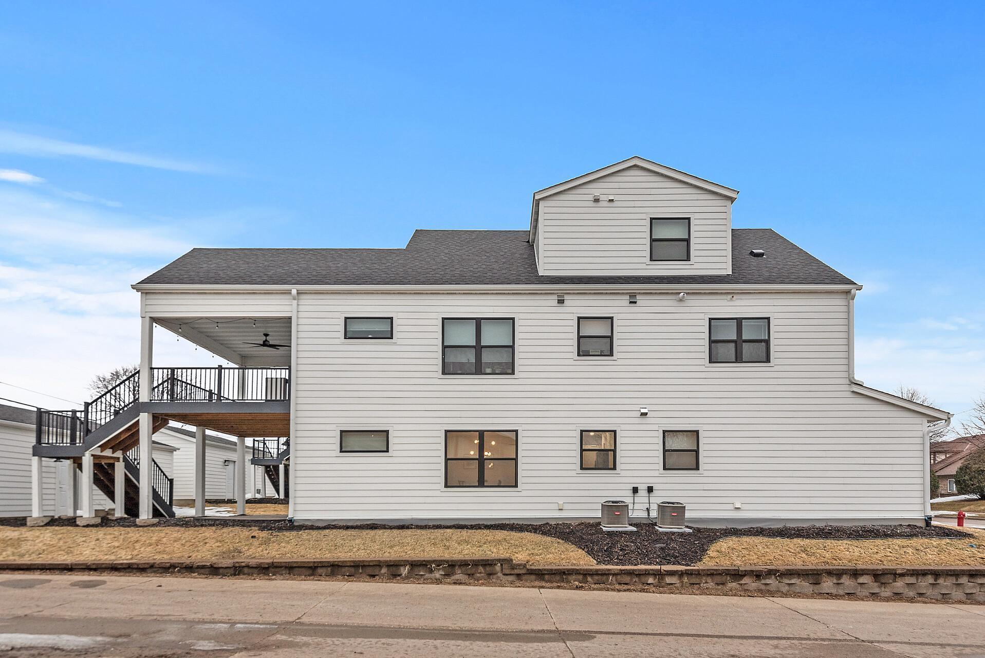 1820 Mckinley Street NE