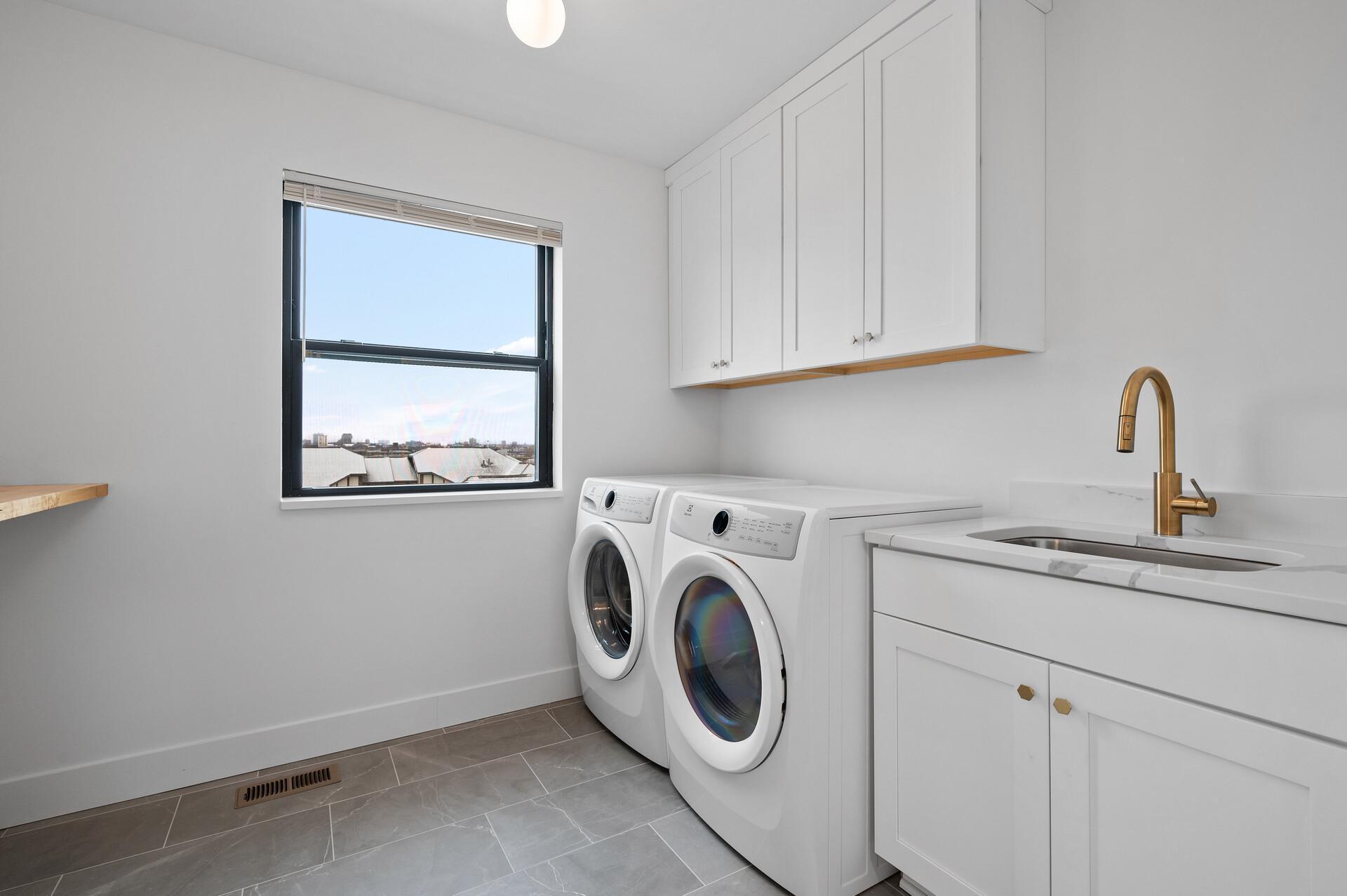 1820 Mckinley Street NE