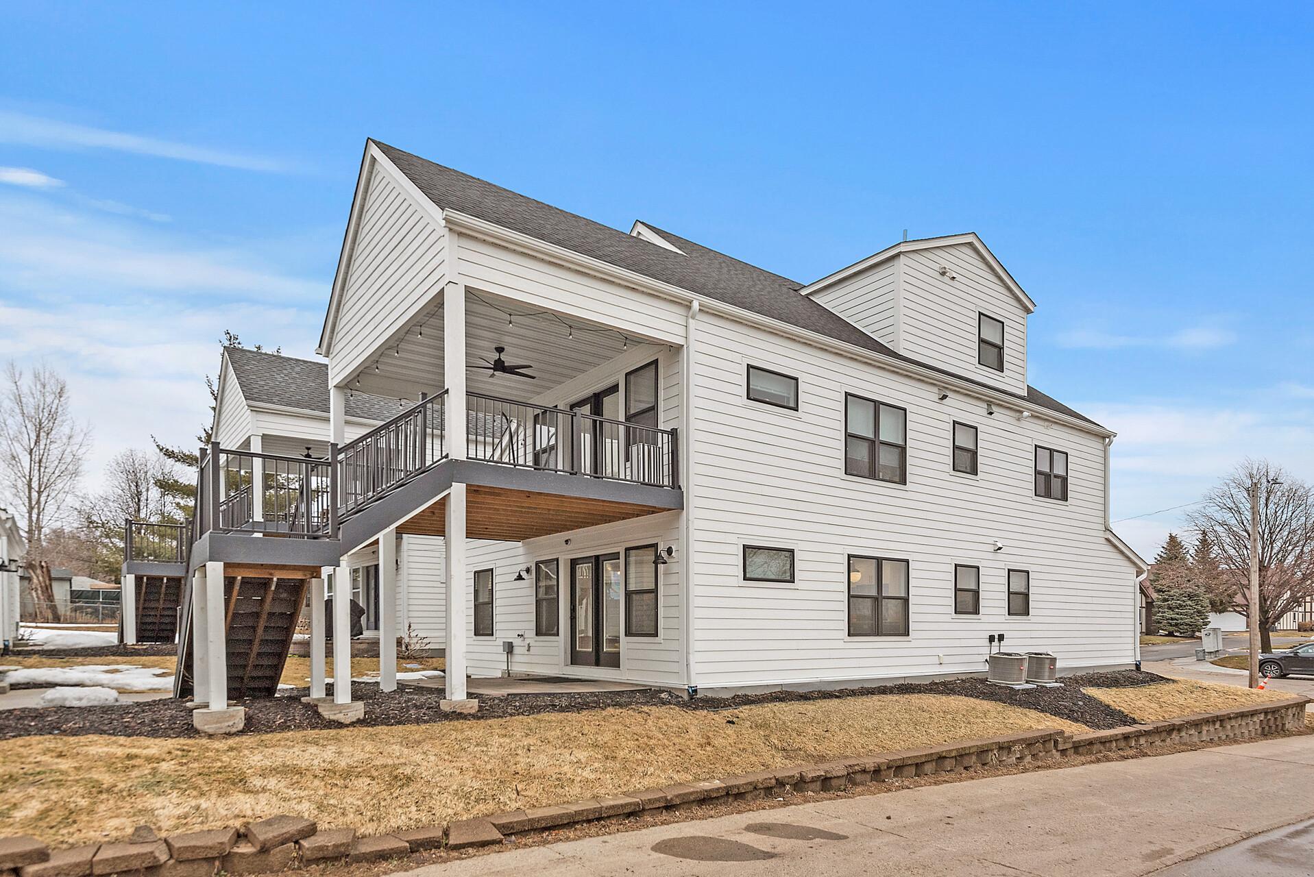 1820 Mckinley Street NE