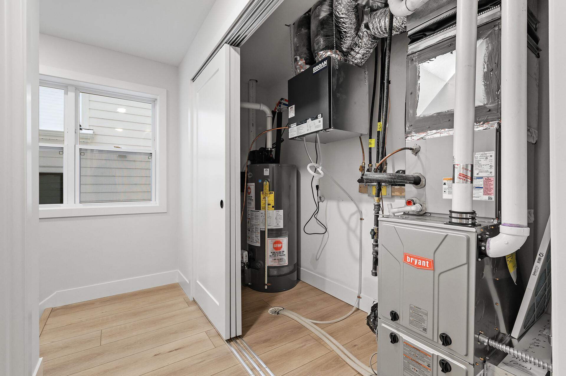 1830 Mckinley Street NE