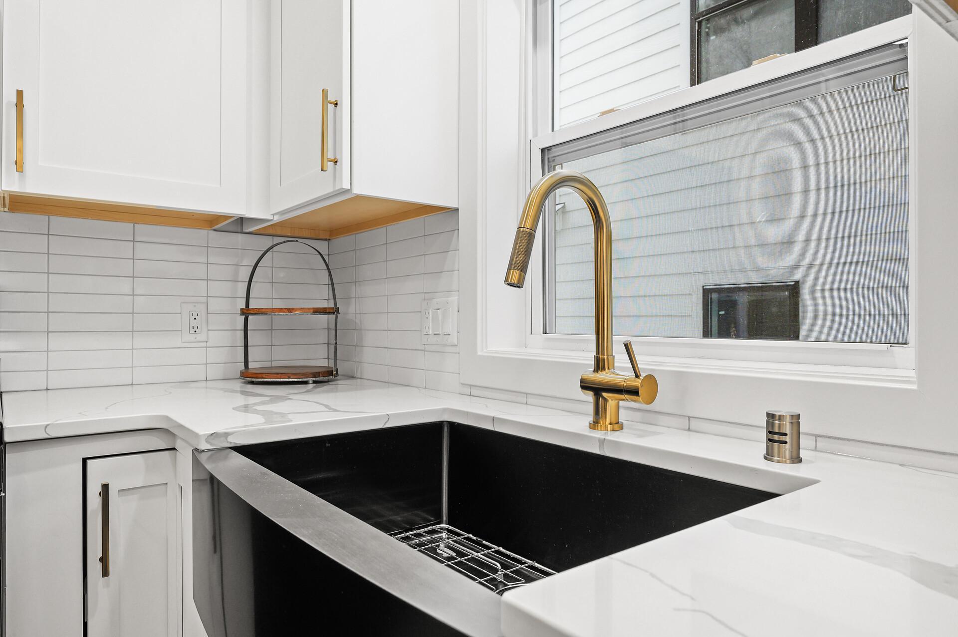 1830 Mckinley Street NE