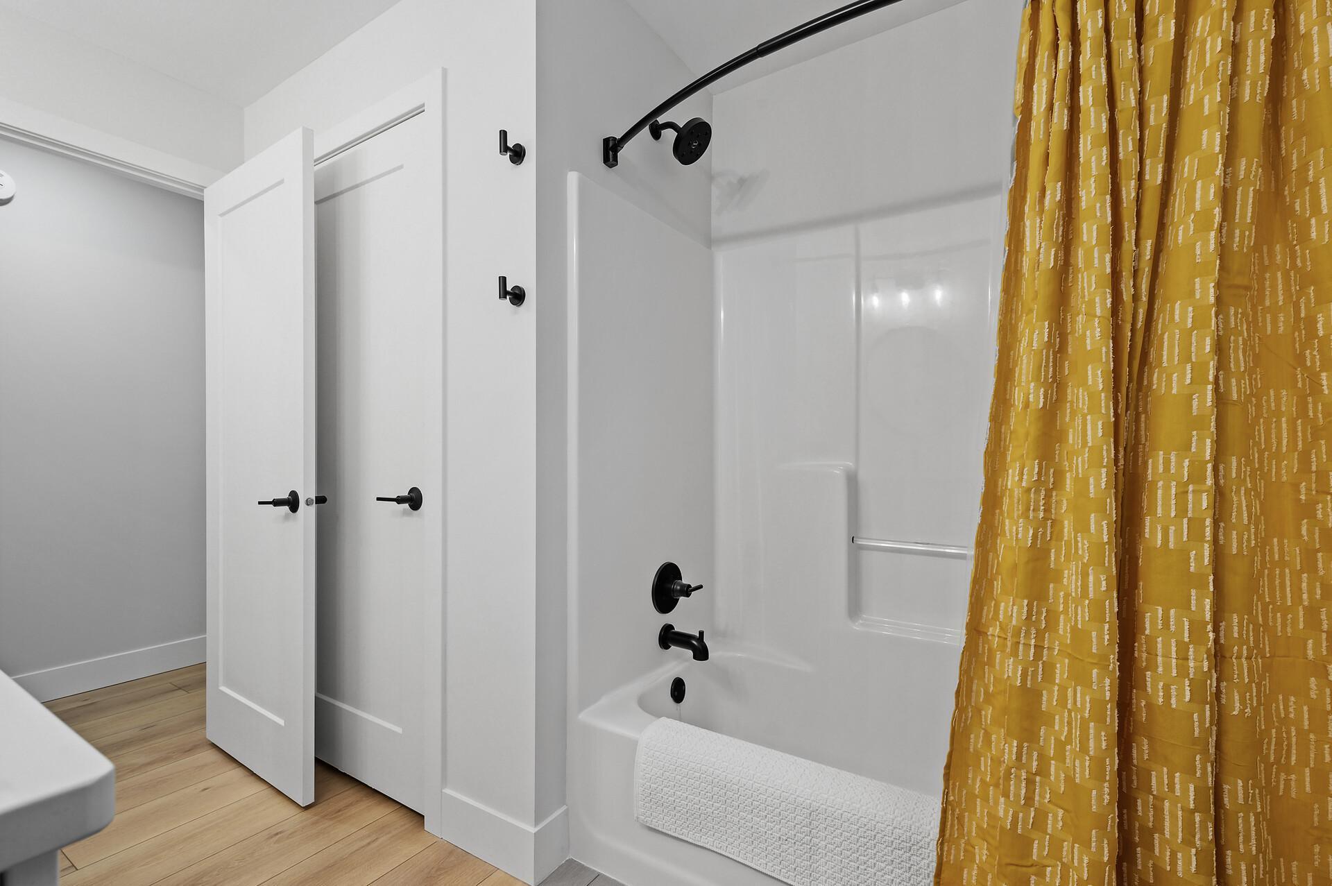 1830 Mckinley Street NE