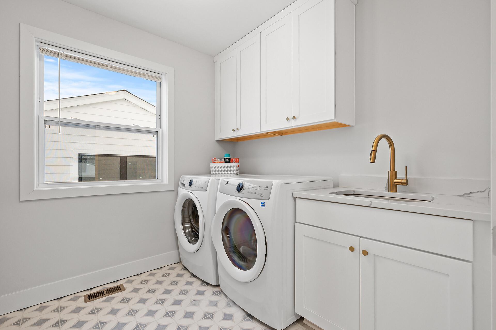 1830 Mckinley Street NE