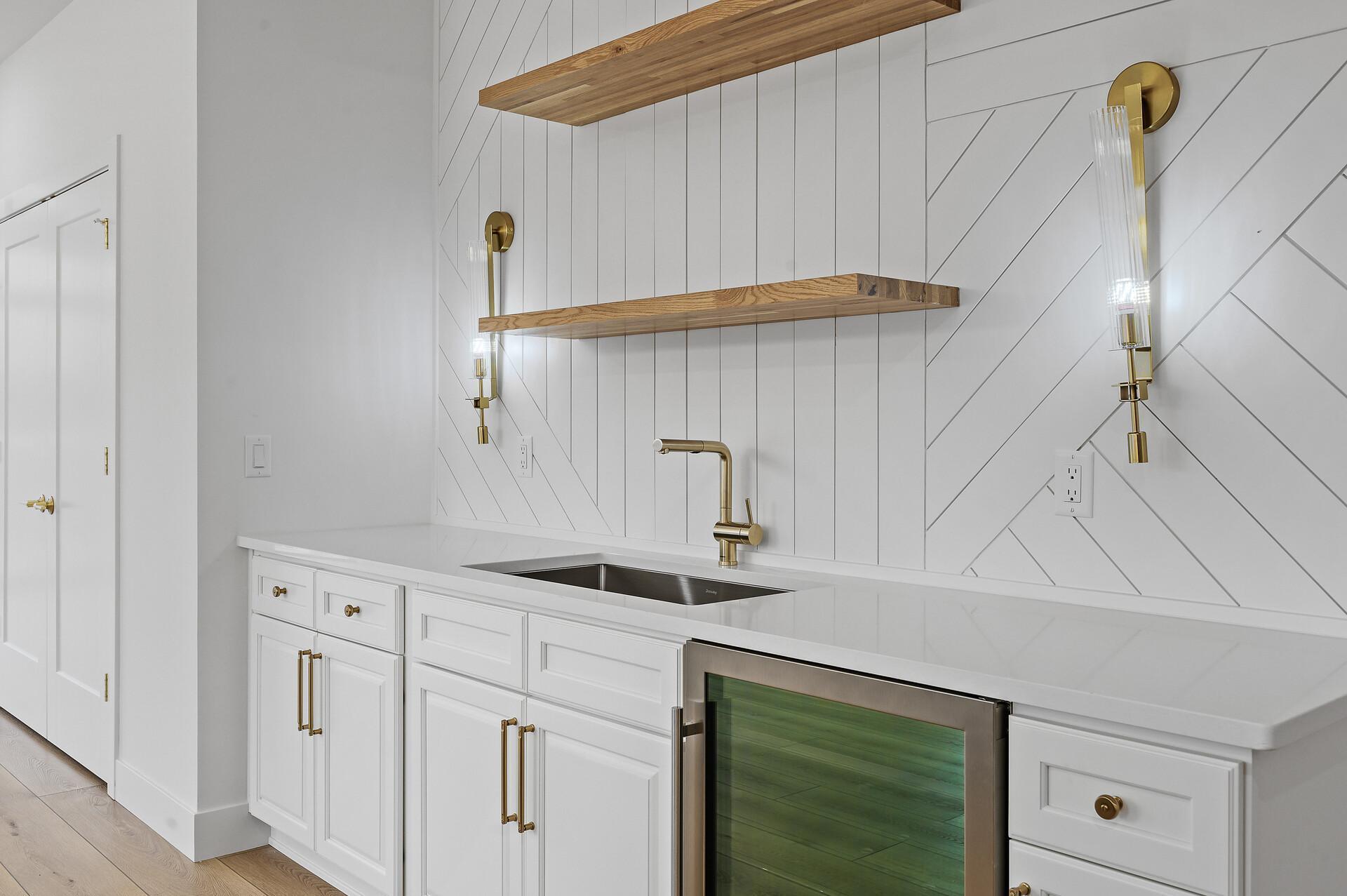 2318 Johnson Street NE Unit: 201