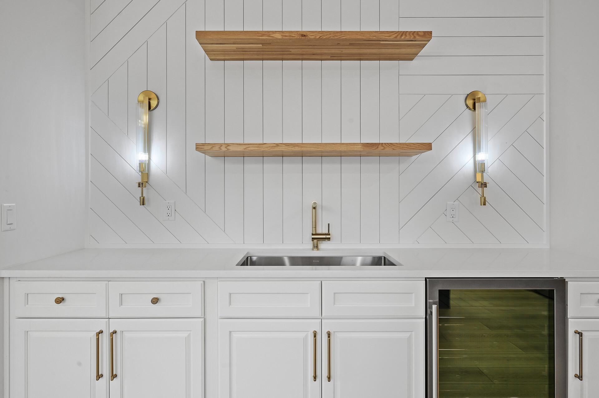 2318 Johnson Street NE Unit: 201