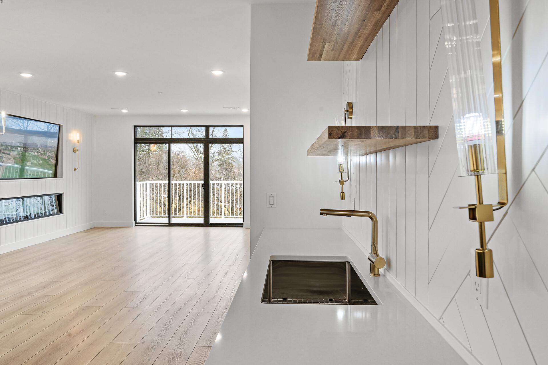 2318 Johnson Street NE Unit: 201