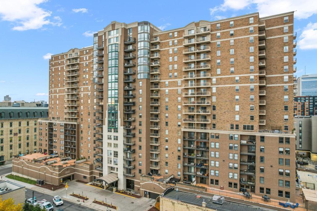 401 S 1st Street Unit: 1613