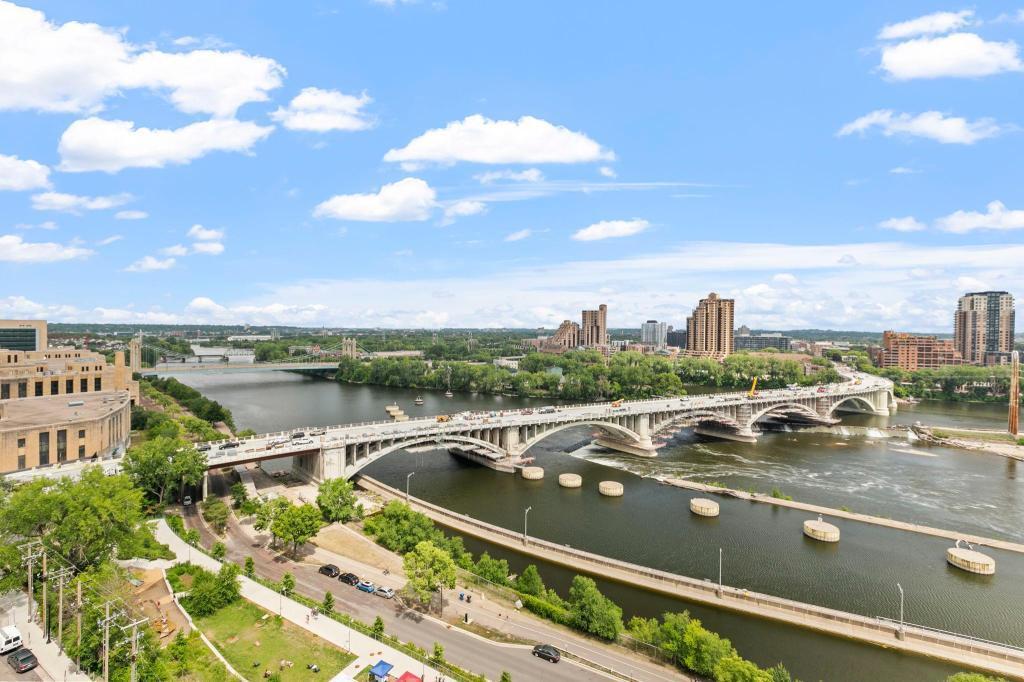 401 S 1st Street Unit: 1613