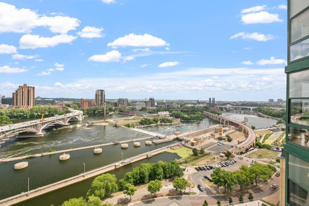 401 S 1st Street Unit: 1613