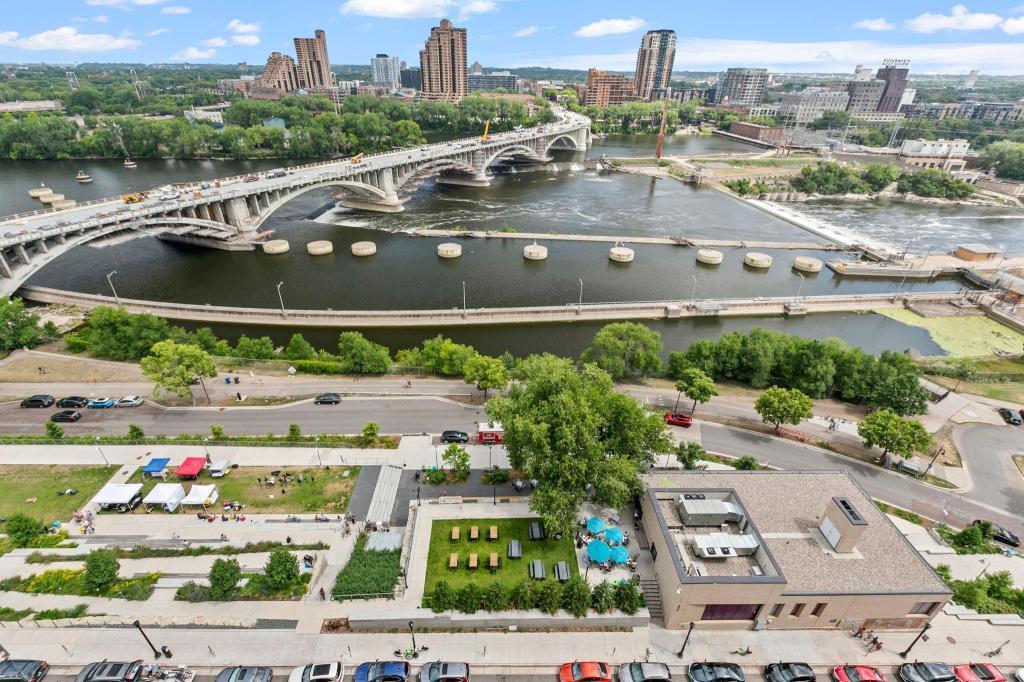 401 S 1st Street Unit: 1613