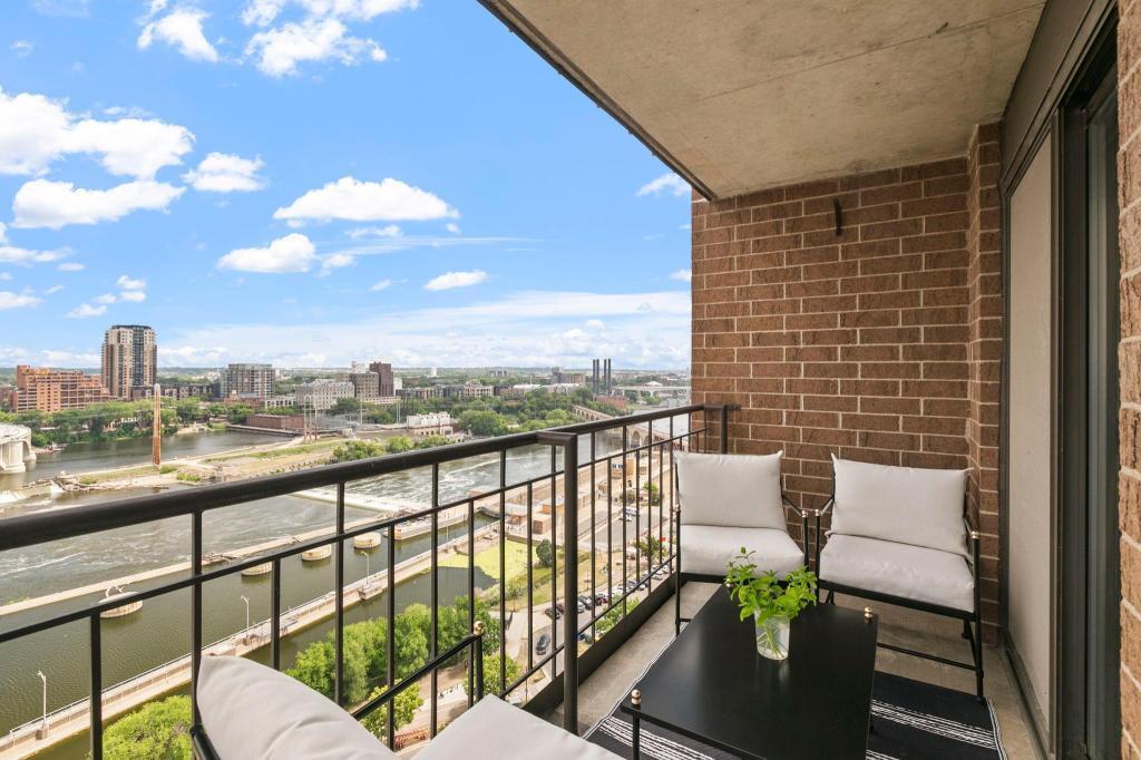 401 S 1st Street Unit: 1613