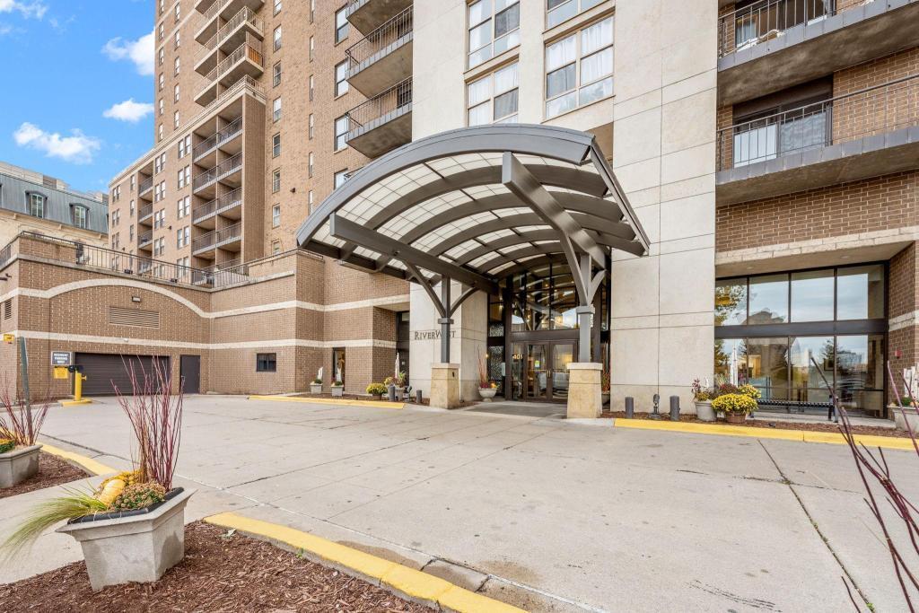 401 S 1st Street Unit: 1613