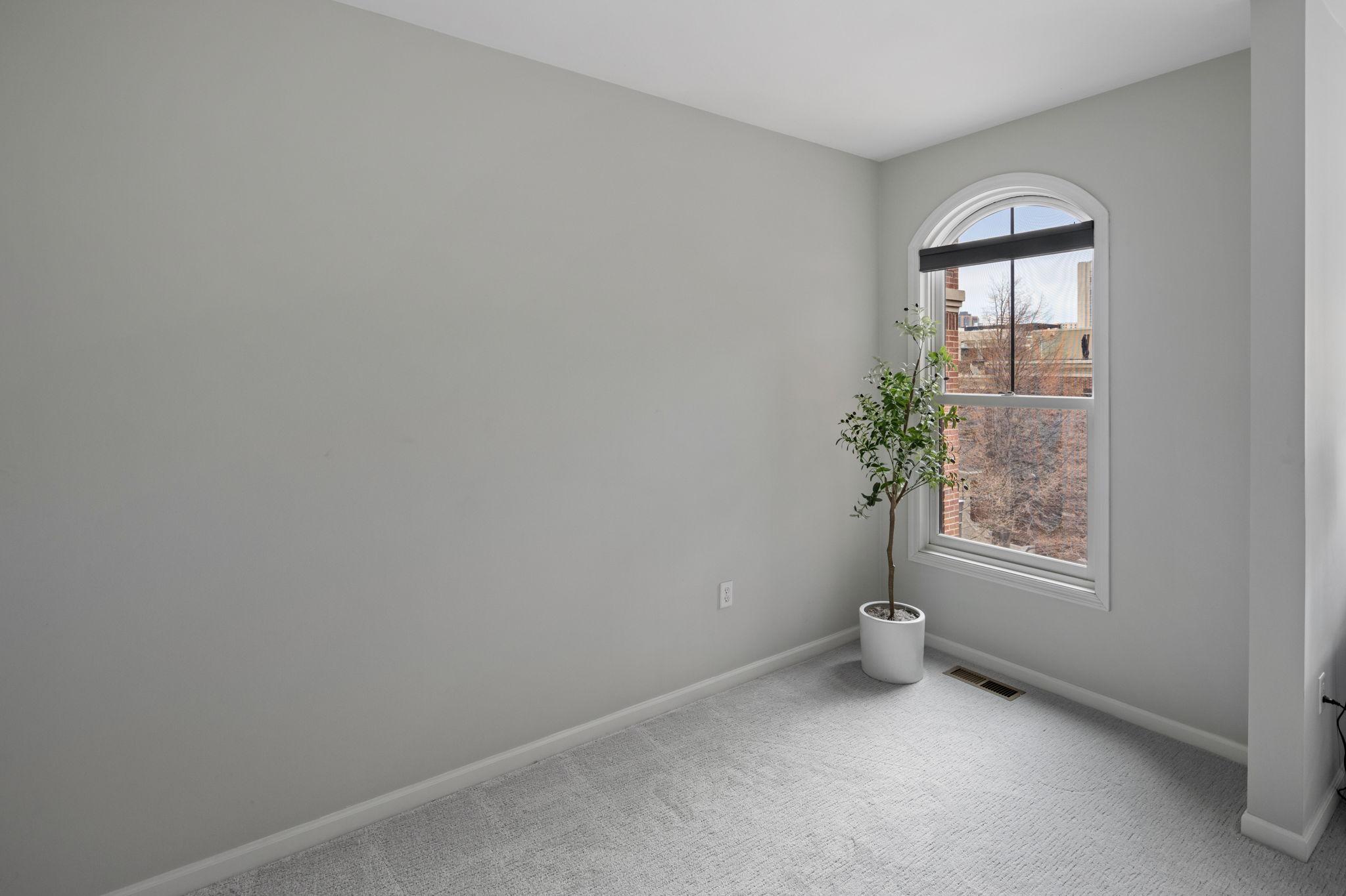 553 S 10th Street