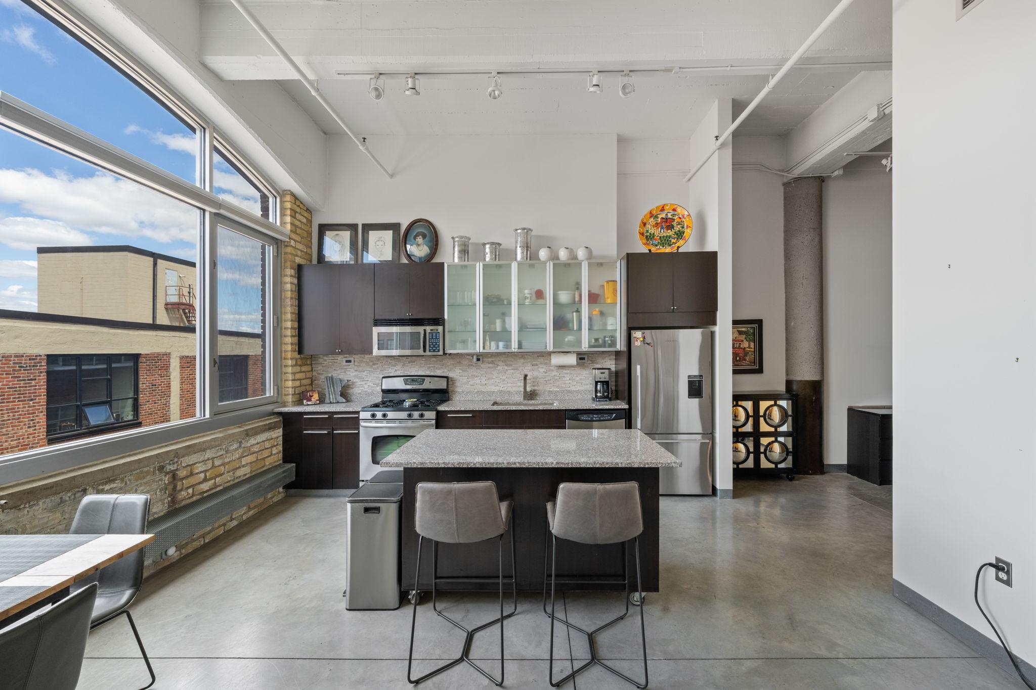 700 Washington Avenue N Unit: 606