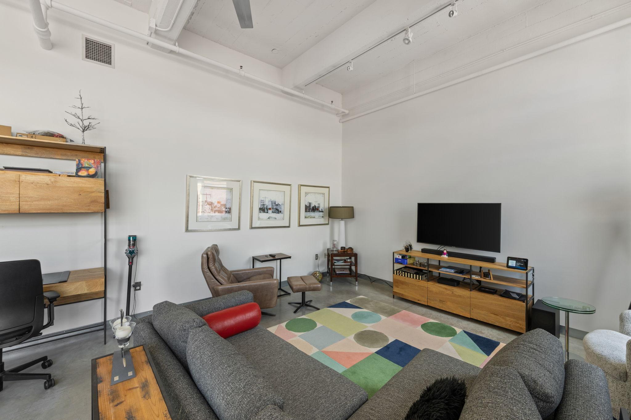 700 Washington Avenue N Unit: 606