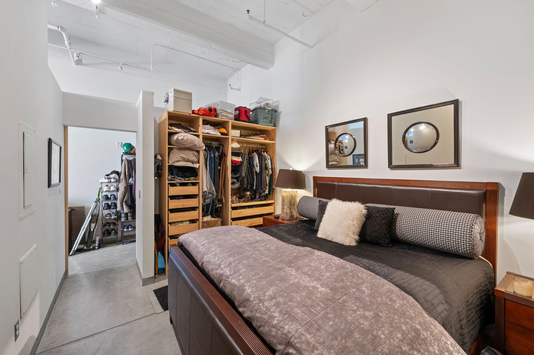 700 Washington Avenue N Unit: 606