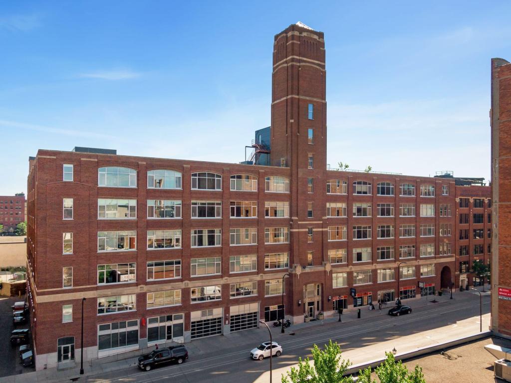 700 Washington Avenue N Unit: 606