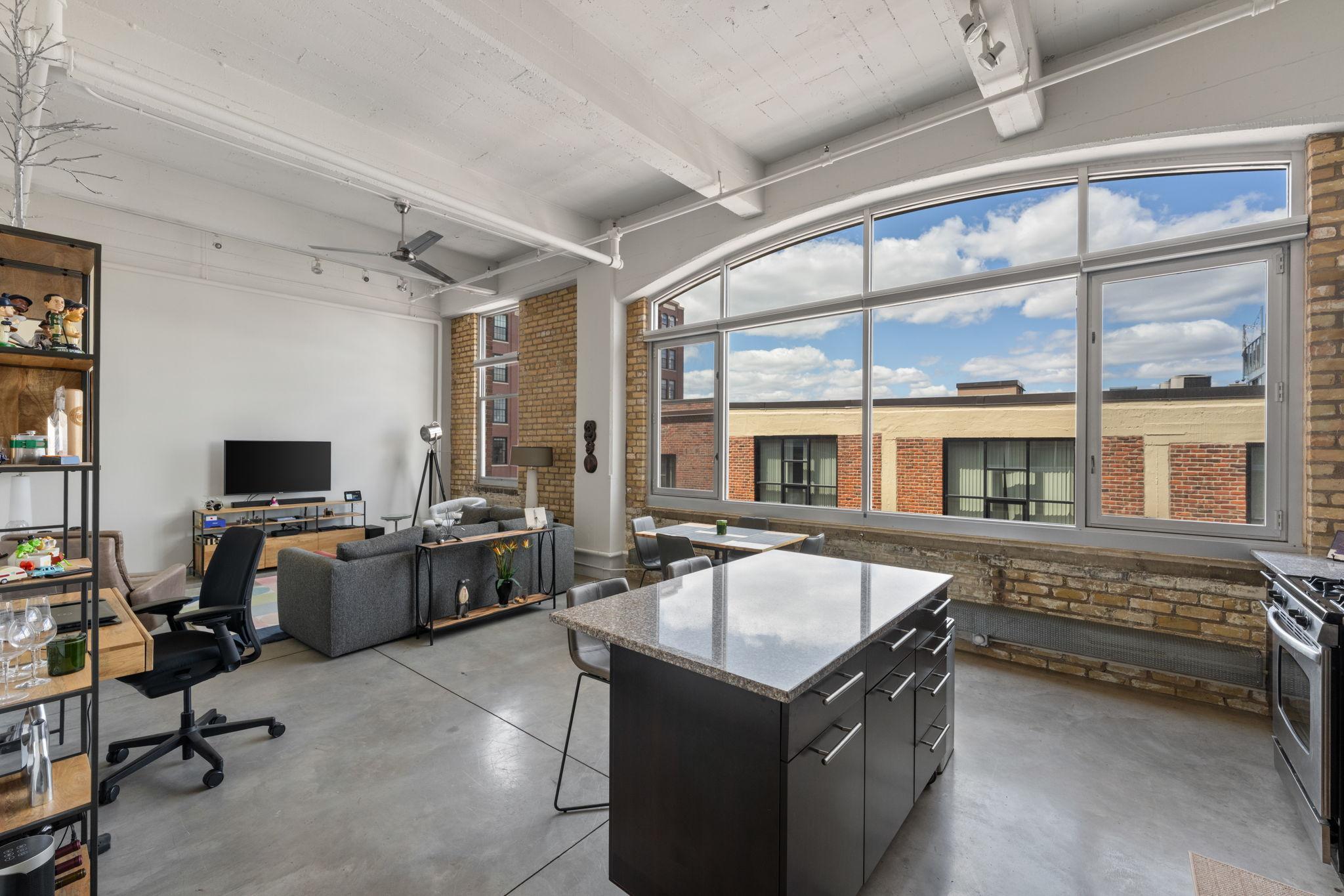 700 Washington Avenue N Unit: 606