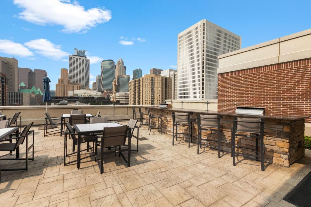 100 3rd Avenue S Unit: 1703