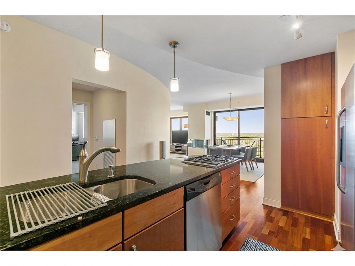 100 3rd Avenue S Unit: 1703