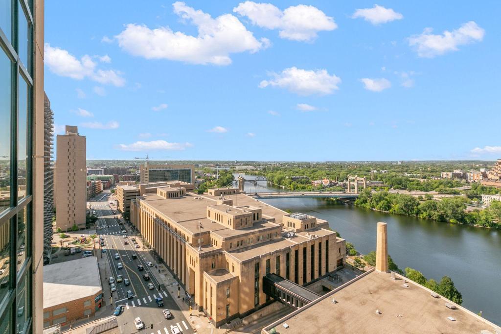 100 3rd Avenue S Unit: 1703
