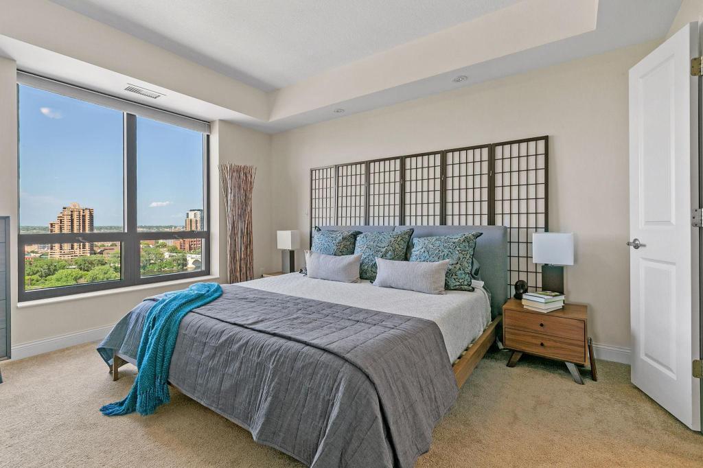 100 3rd Avenue S Unit: 1703