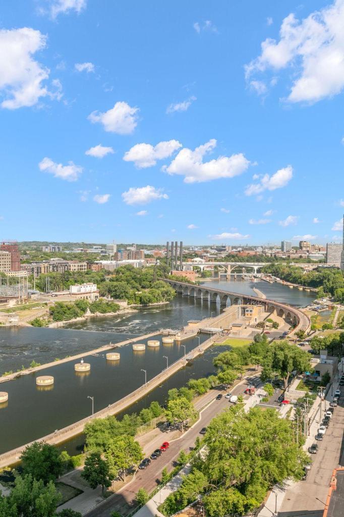 100 3rd Avenue S Unit: 1703