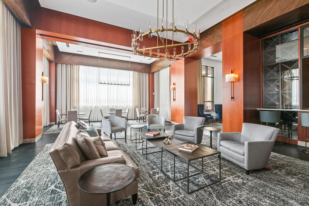 100 3rd Avenue S Unit: 1703