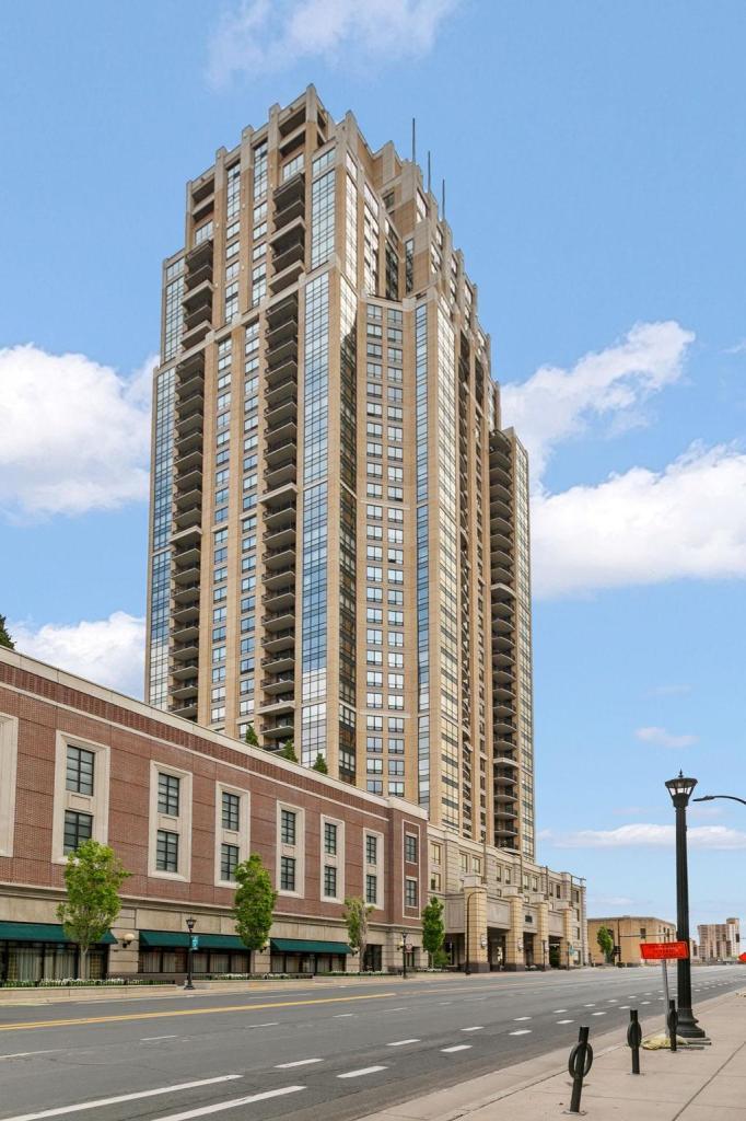 100 3rd Avenue S Unit: 1703