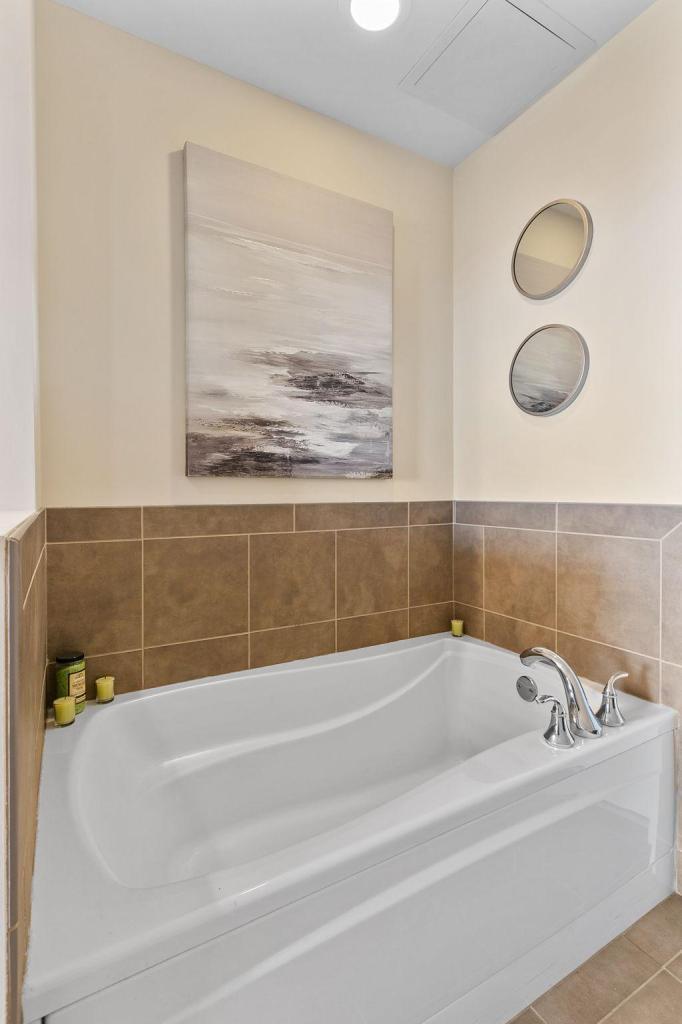 100 3rd Avenue S Unit: 1703