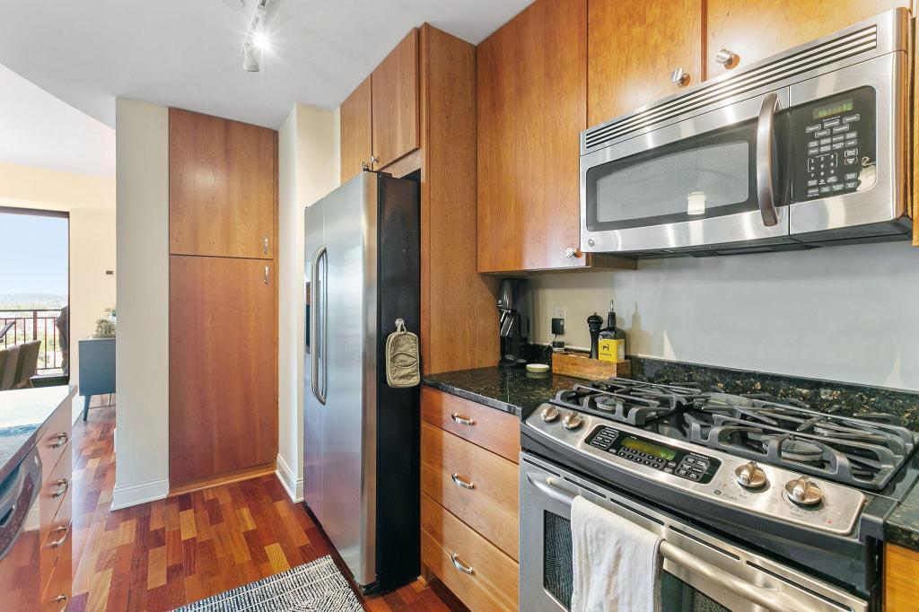 100 3rd Avenue S Unit: 1703