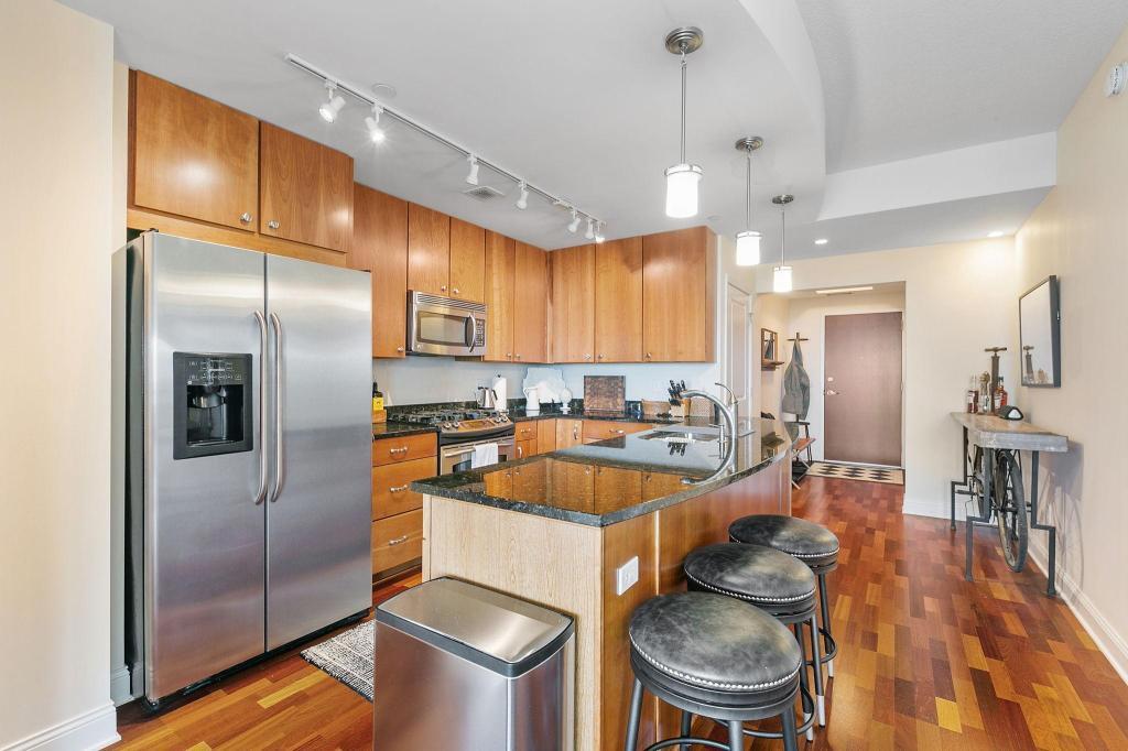 100 3rd Avenue S Unit: 1703