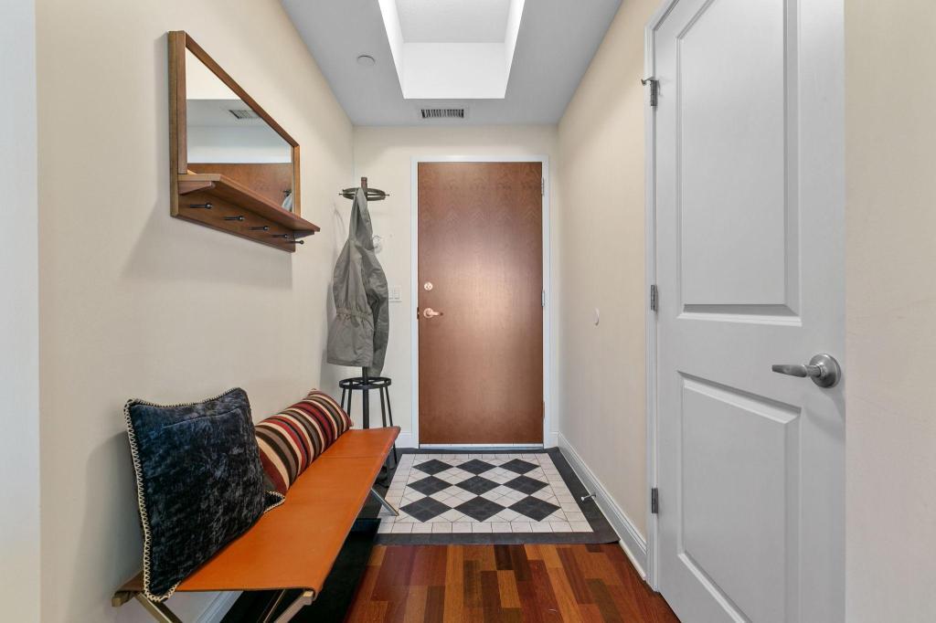100 3rd Avenue S Unit: 1703