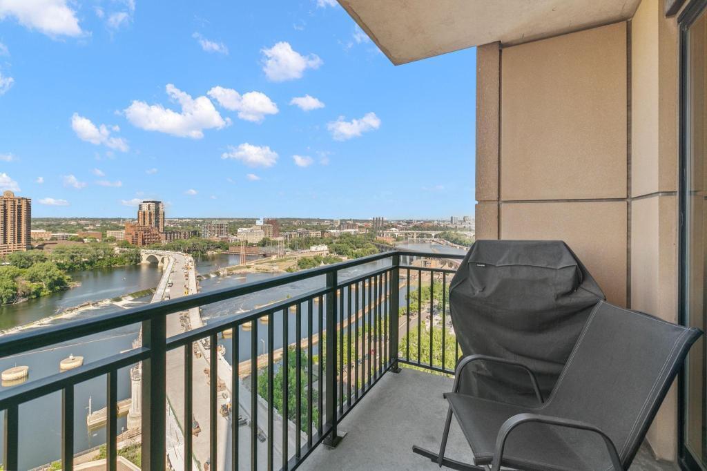 100 3rd Avenue S Unit: 1703
