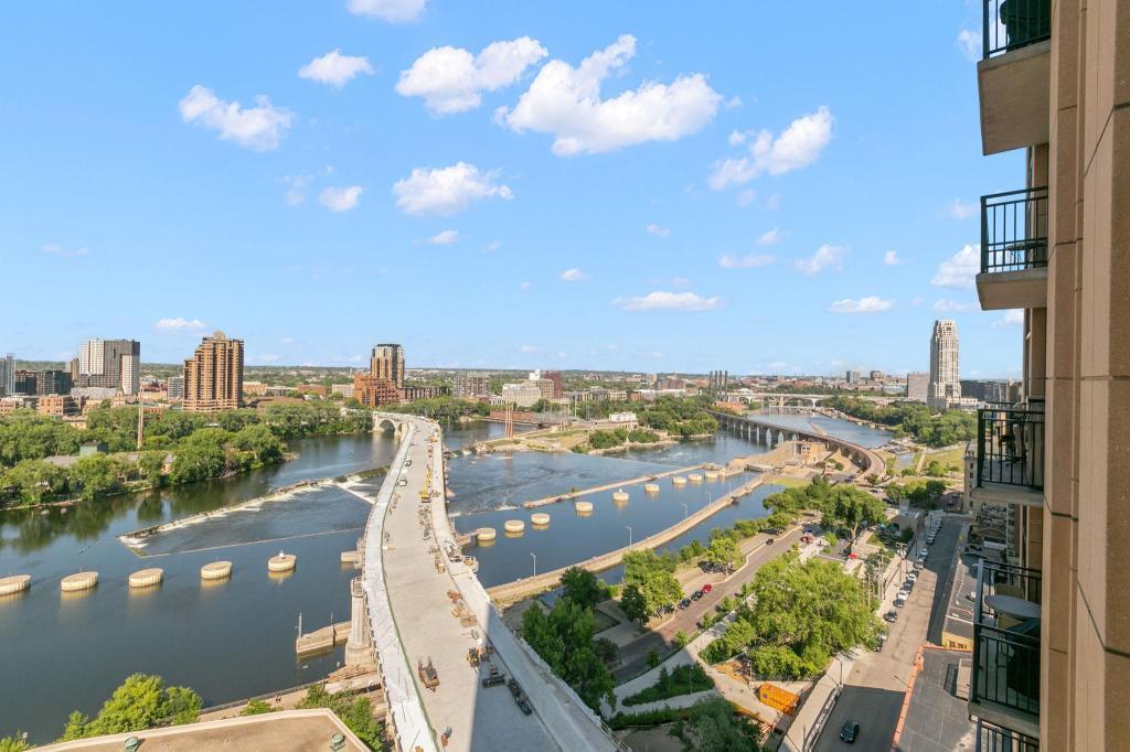100 3rd Avenue S Unit: 1703