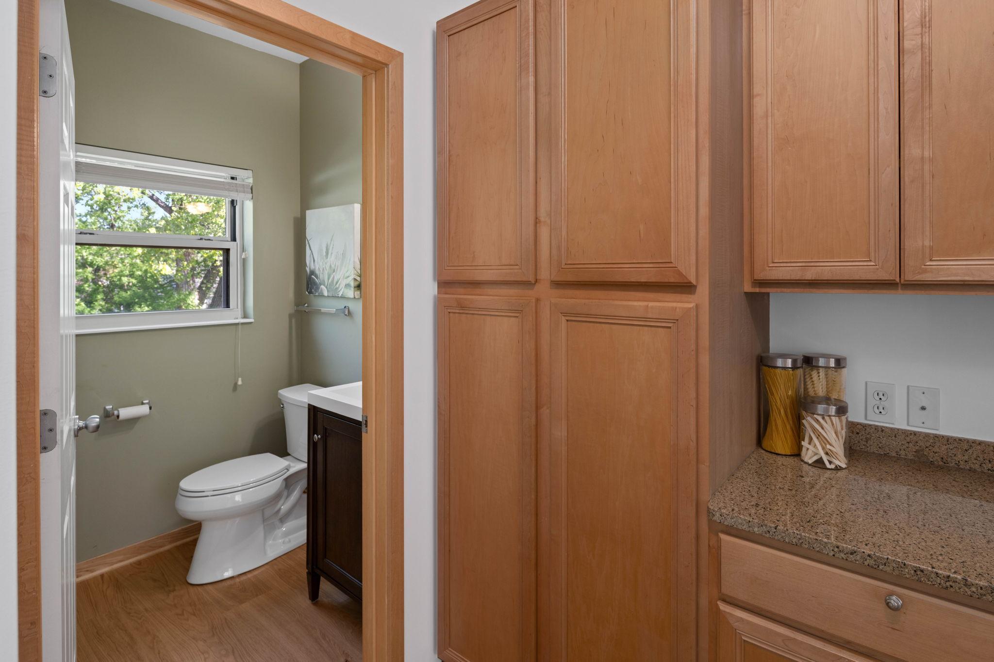 221 1st Avenue NE Unit: 15