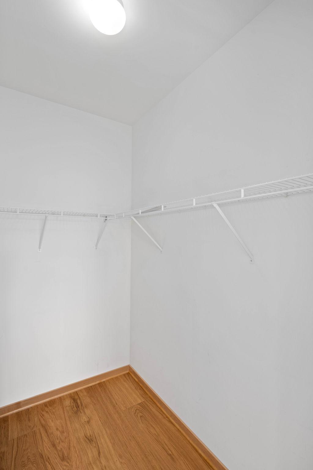 221 1st Avenue NE Unit: 15