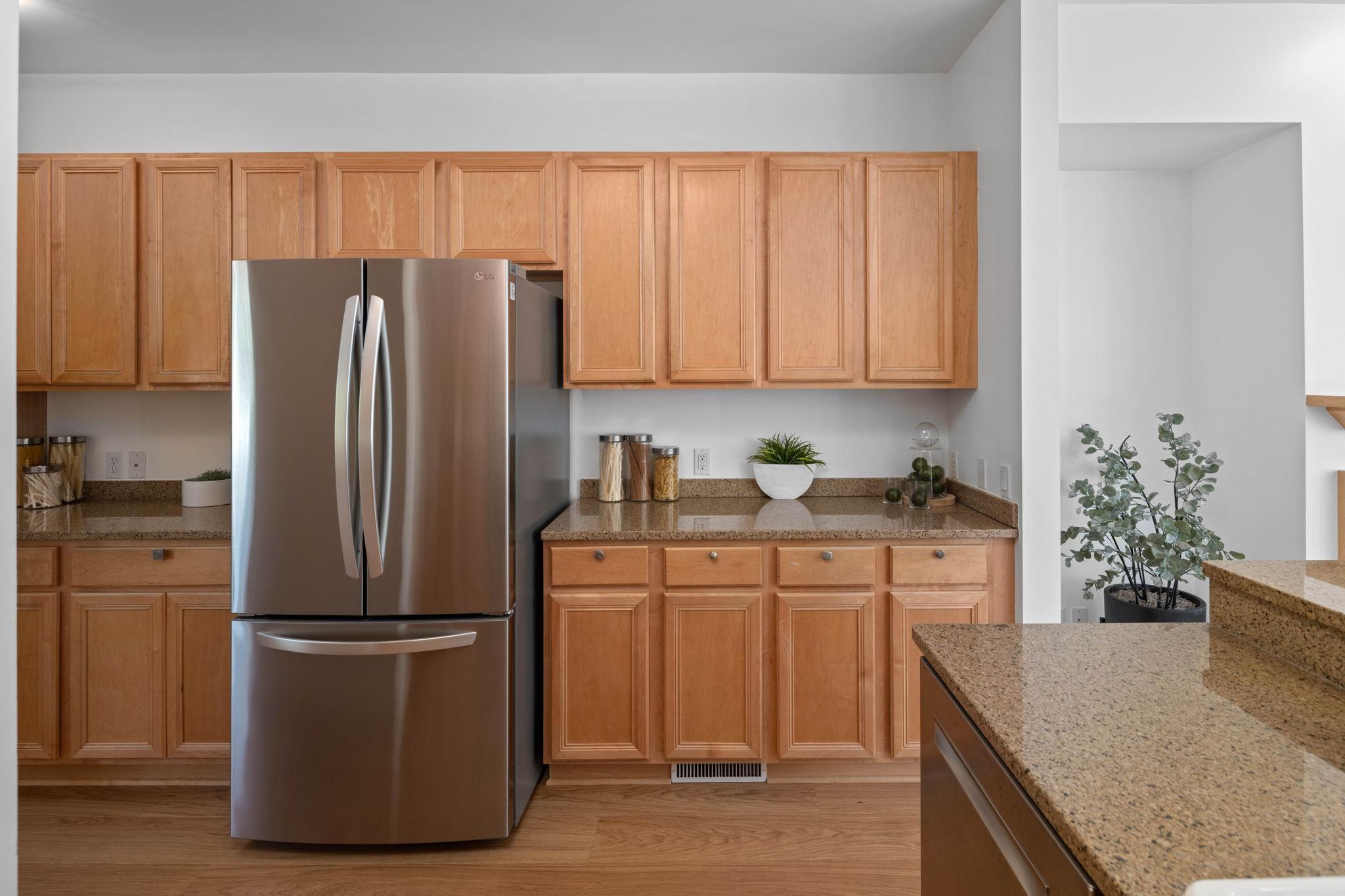 221 1st Avenue NE Unit: 15