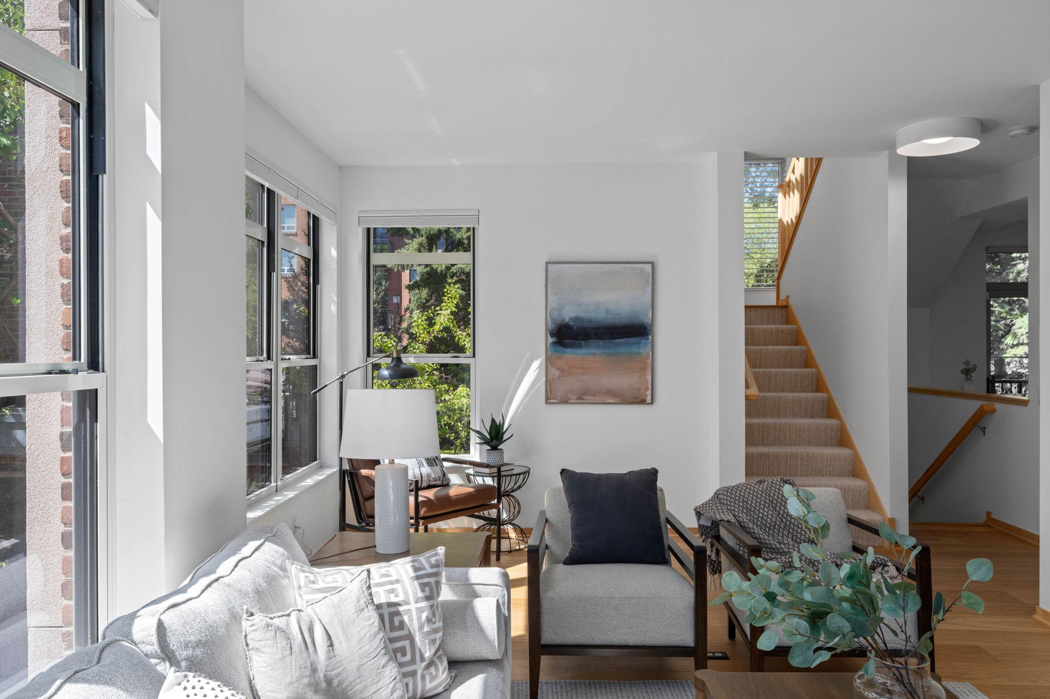 221 1st Avenue NE Unit: 15