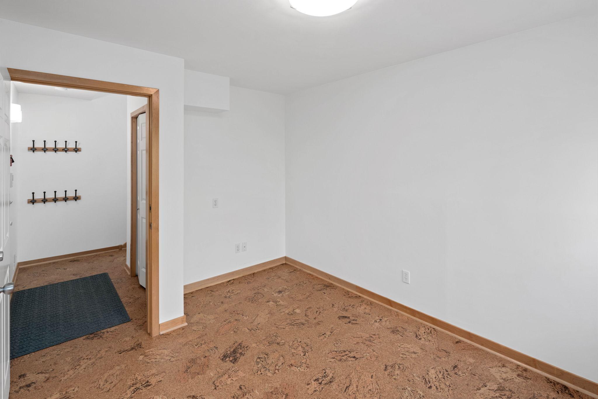 221 1st Avenue NE Unit: 15
