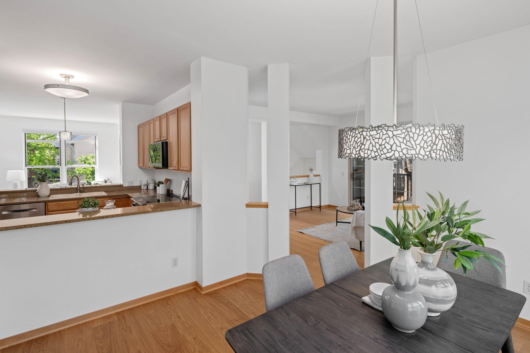 221 1st Avenue NE Unit: 15