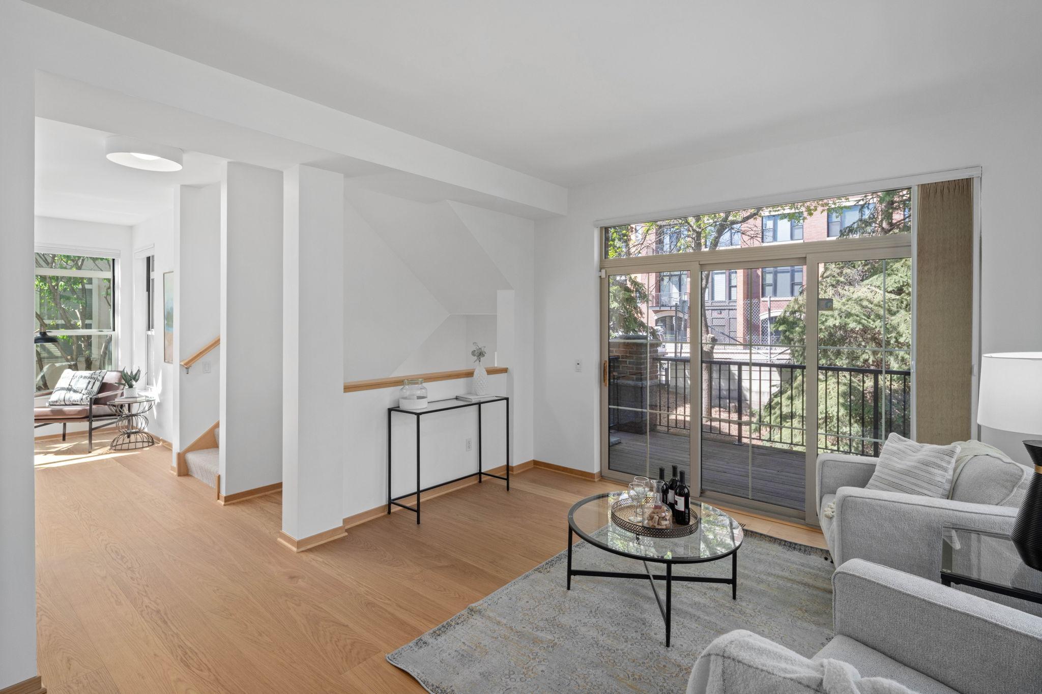 221 1st Avenue NE Unit: 15