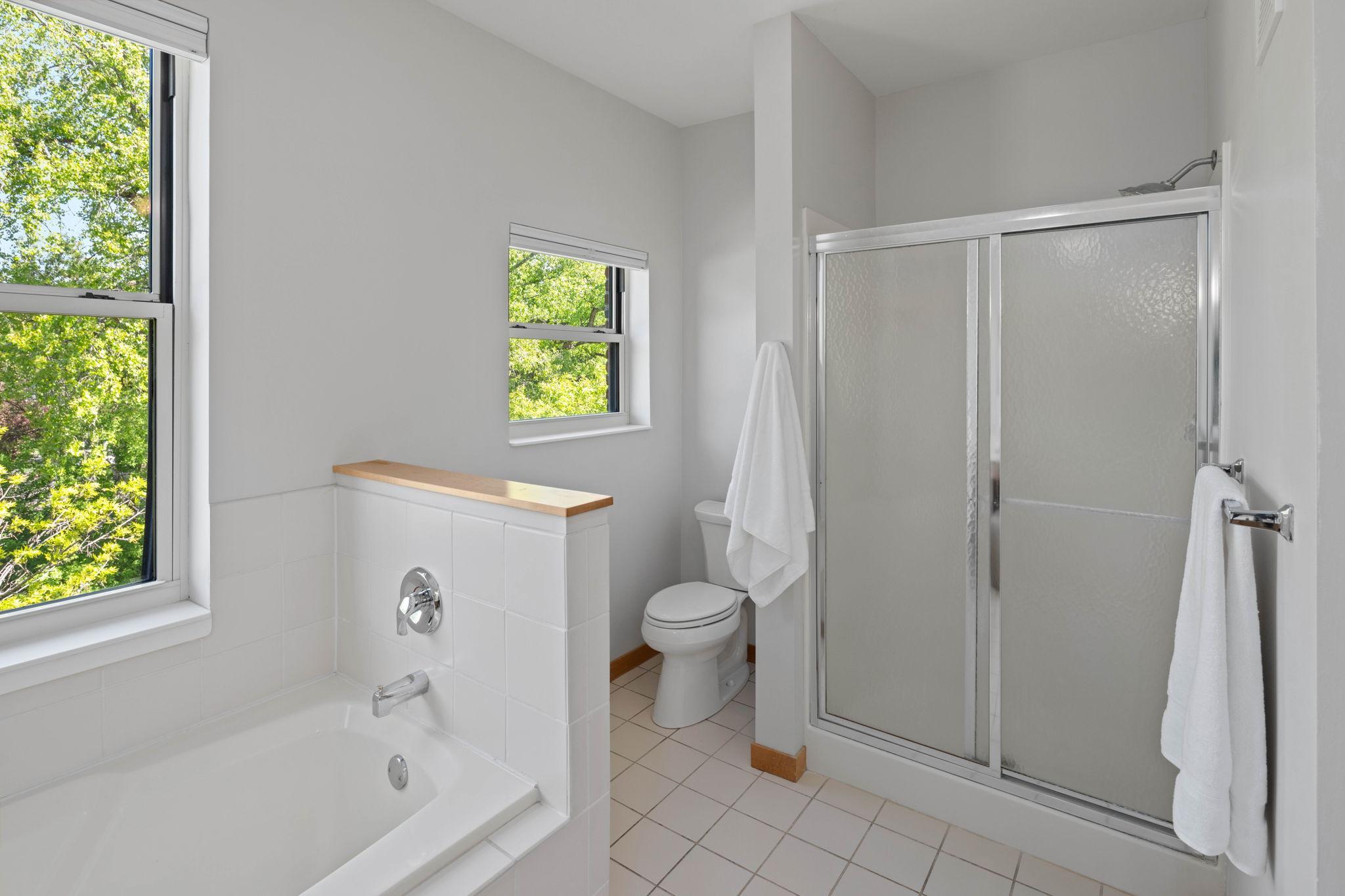 221 1st Avenue NE Unit: 15