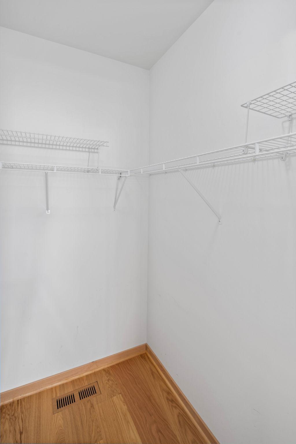 221 1st Avenue NE Unit: 15