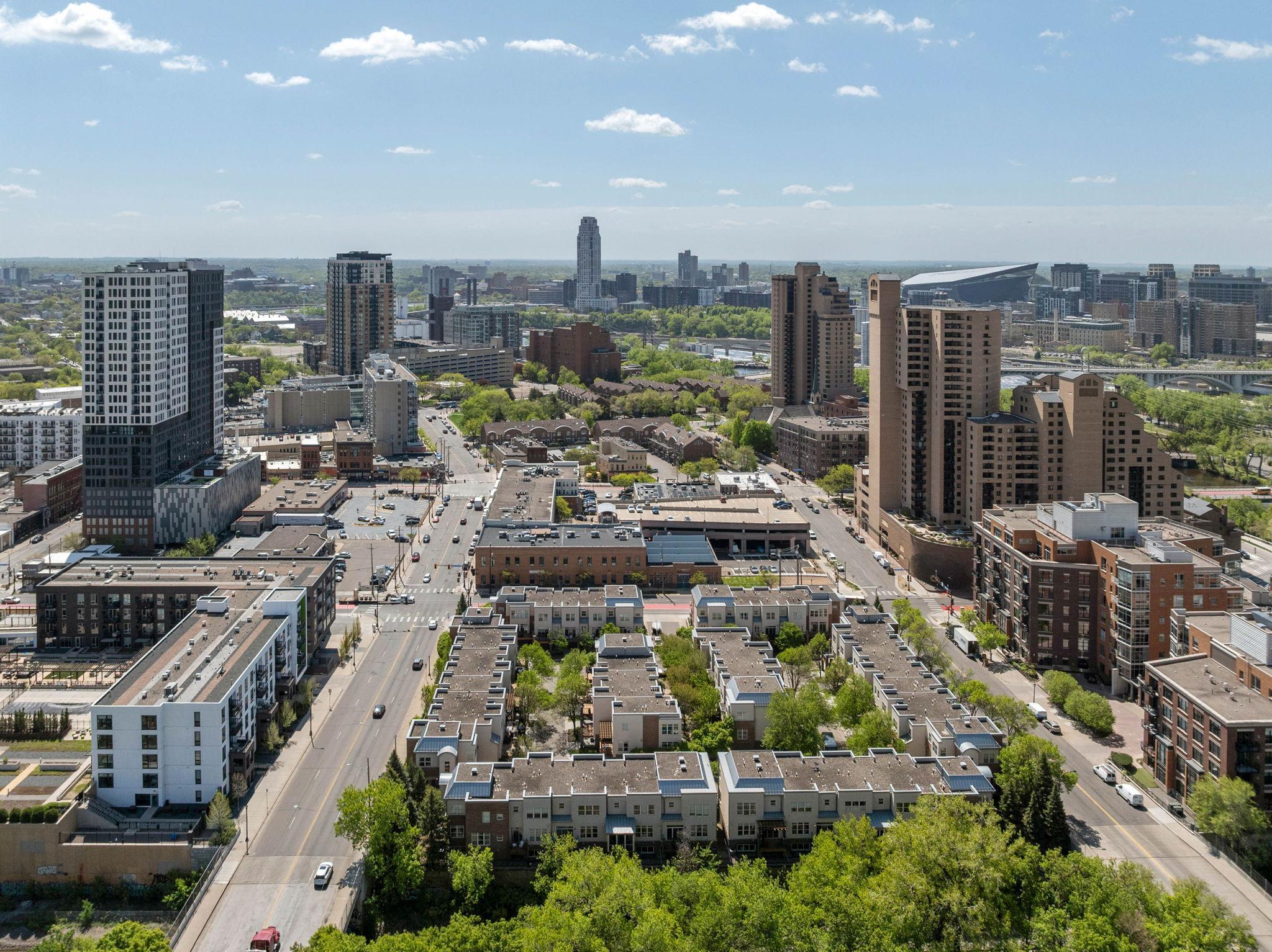 221 1st Avenue NE Unit: 15