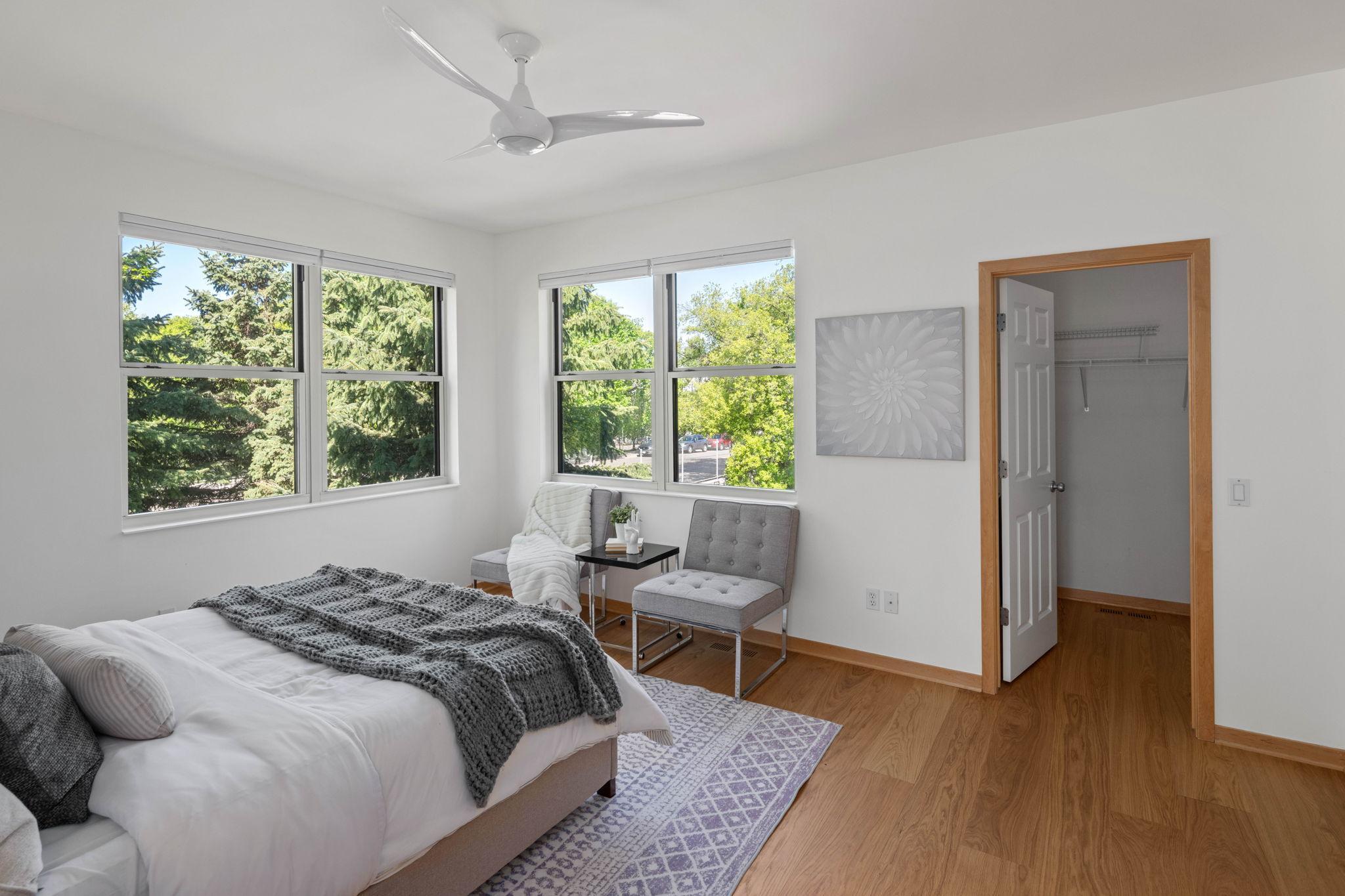 221 1st Avenue NE Unit: 15