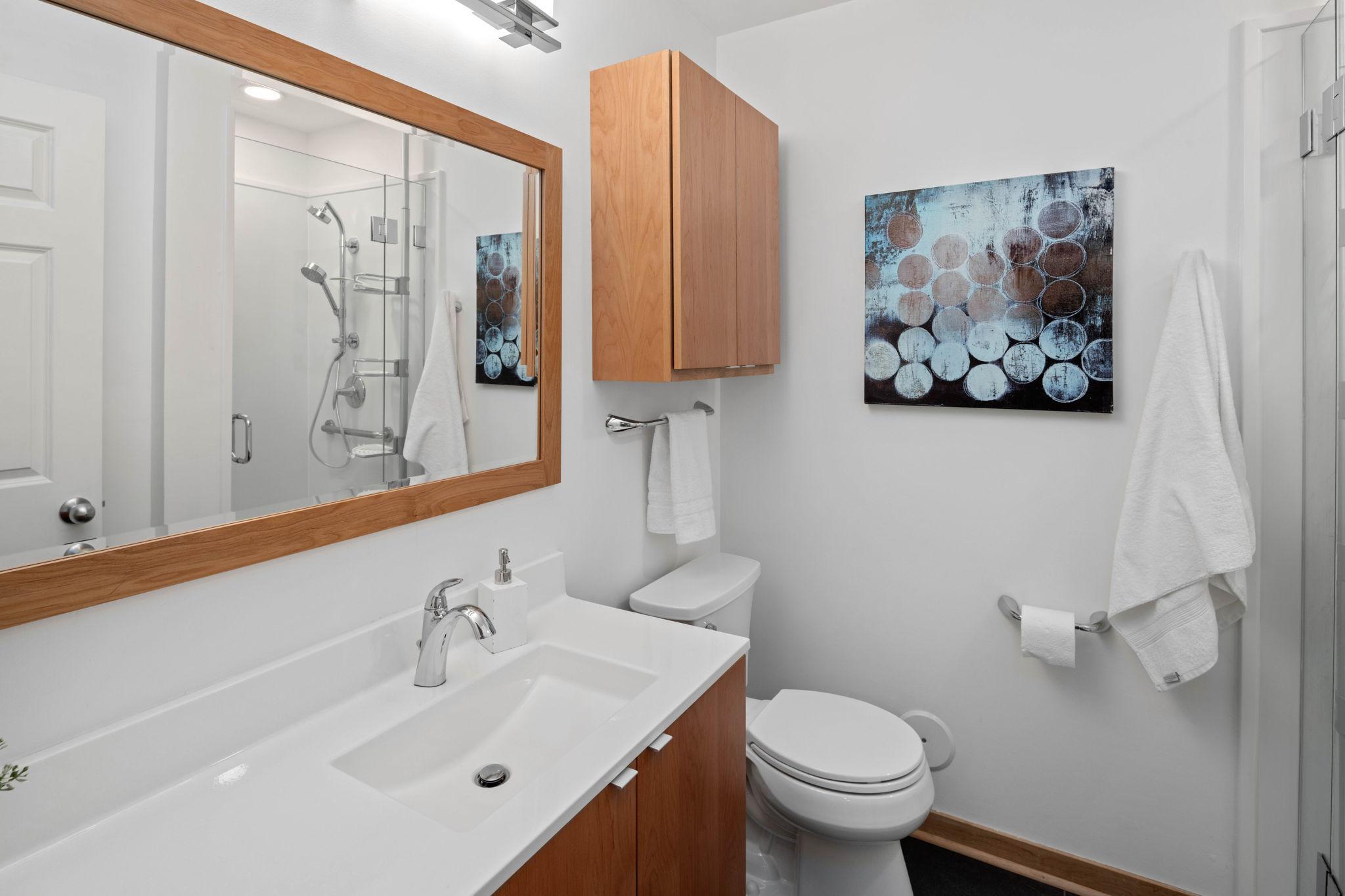221 1st Avenue NE Unit: 15